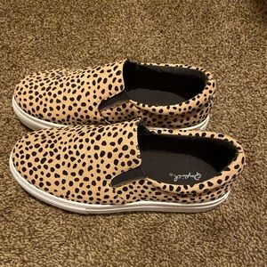 Size 7.5 slip on shoes